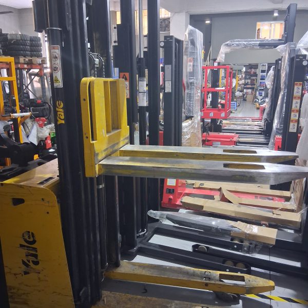Ηλεκτροκίνητο Stacker με πλατφόρμα – Yale MS15X IL