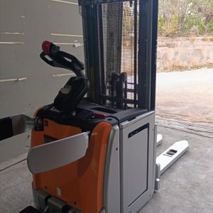 Ηλεκτροκίνητο stacker με πλατφόρμα – Still EXV SF16