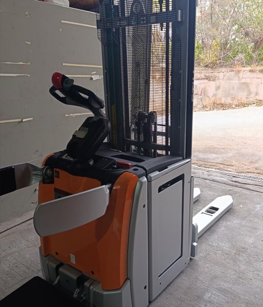 Ηλεκτροκίνητο stacker με πλατφόρμα – Still EXV SF16